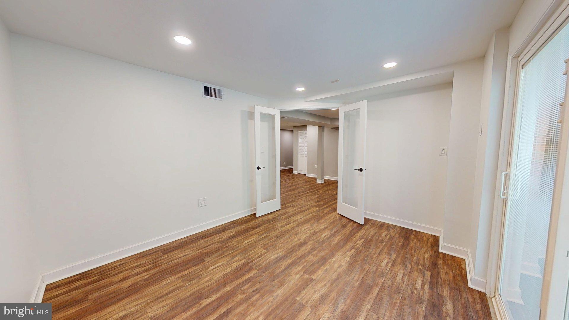 ROLLING VALLEY - Residential Lease