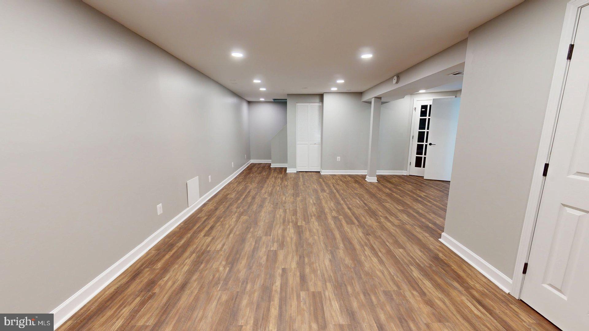 ROLLING VALLEY - Residential Lease