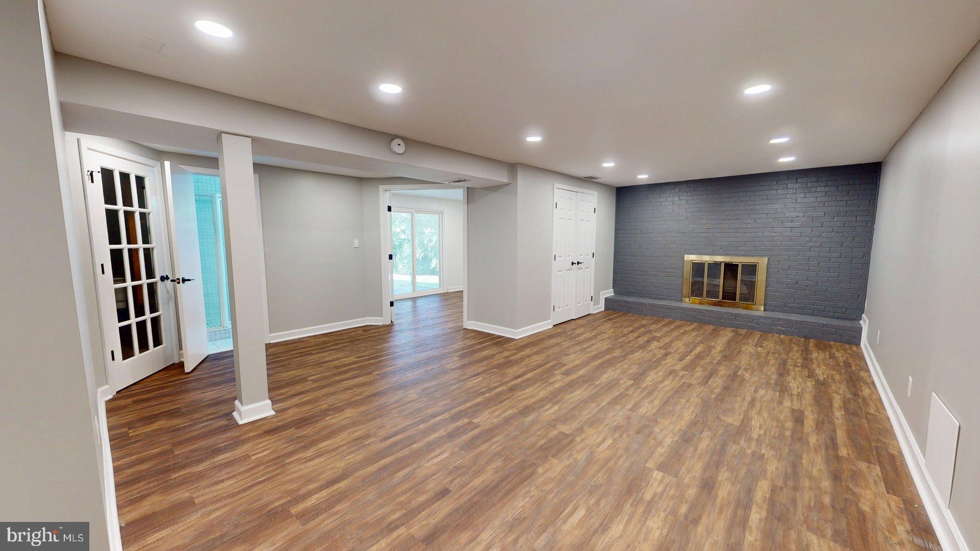 ROLLING VALLEY - Residential Lease