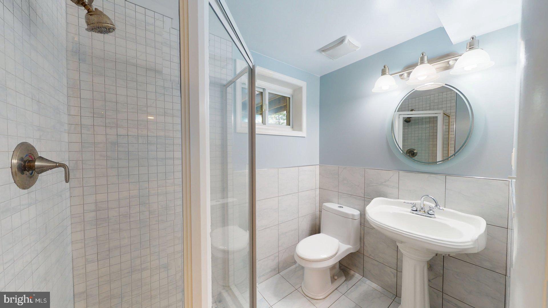 ROLLING VALLEY - Residential Lease