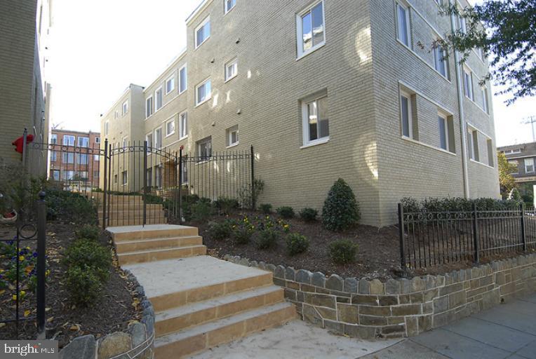 1901 LINCOLN ROAD NE 303