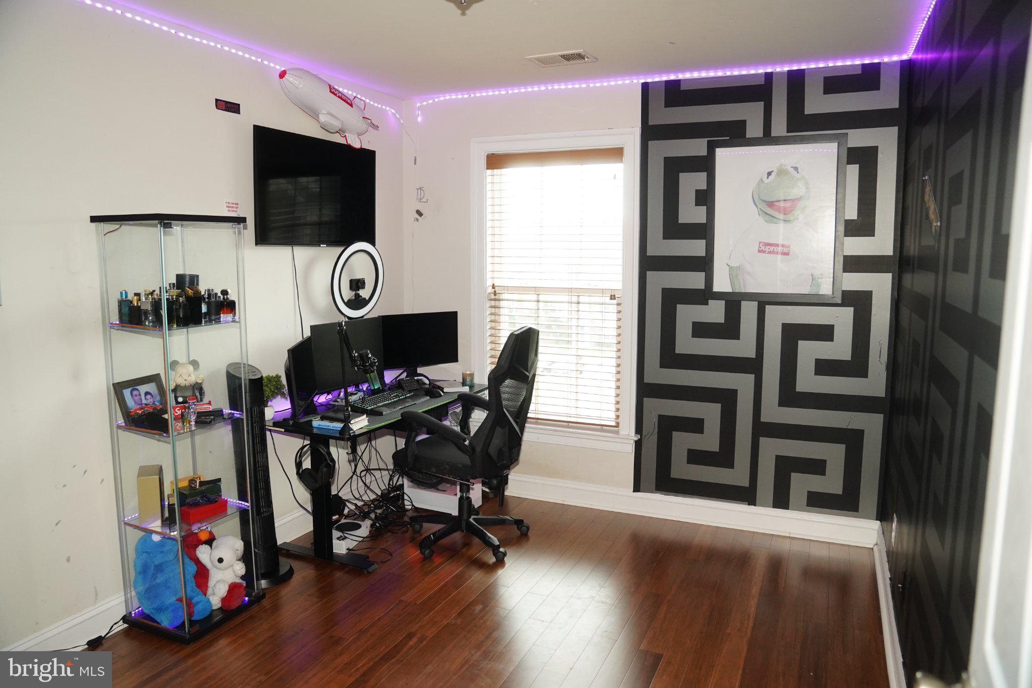 EAST GATE - Residential