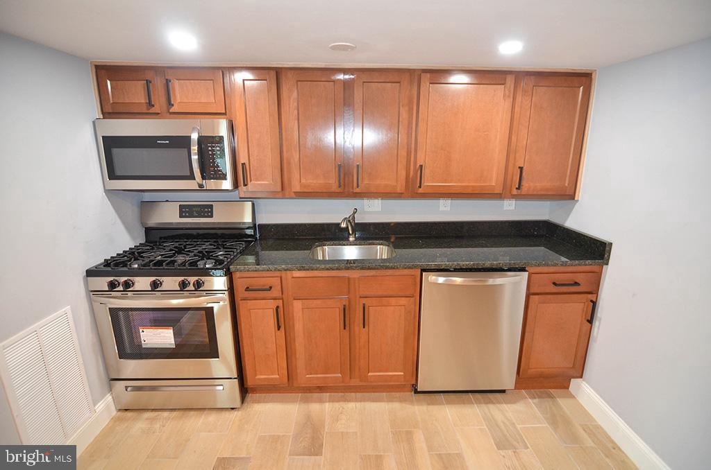 1679 W STREET SE 301