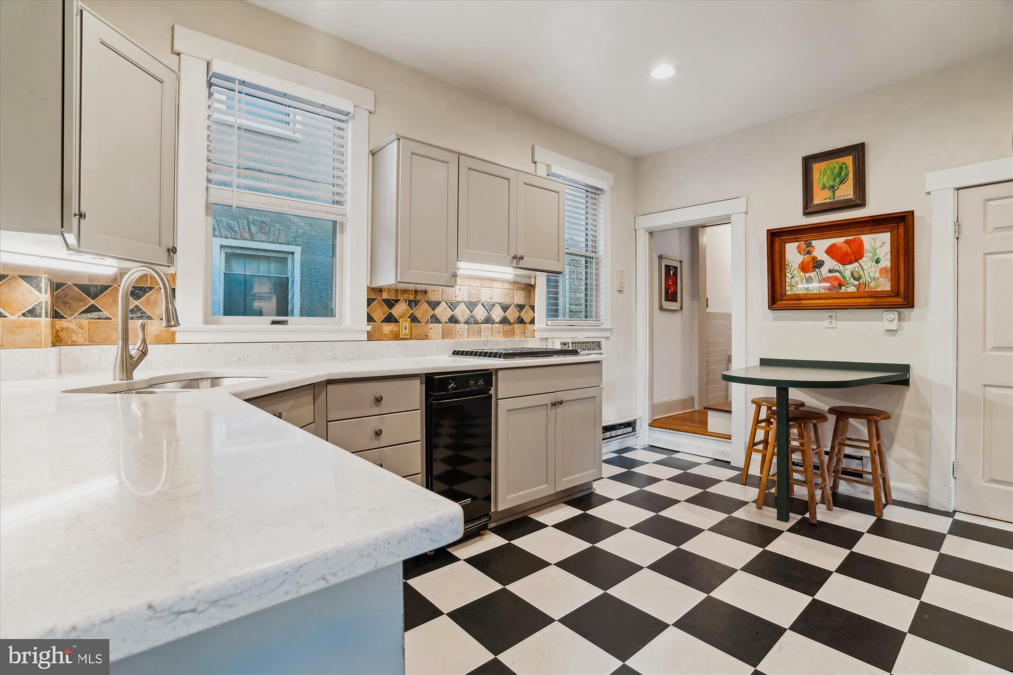 MURRAY HILL - Residential