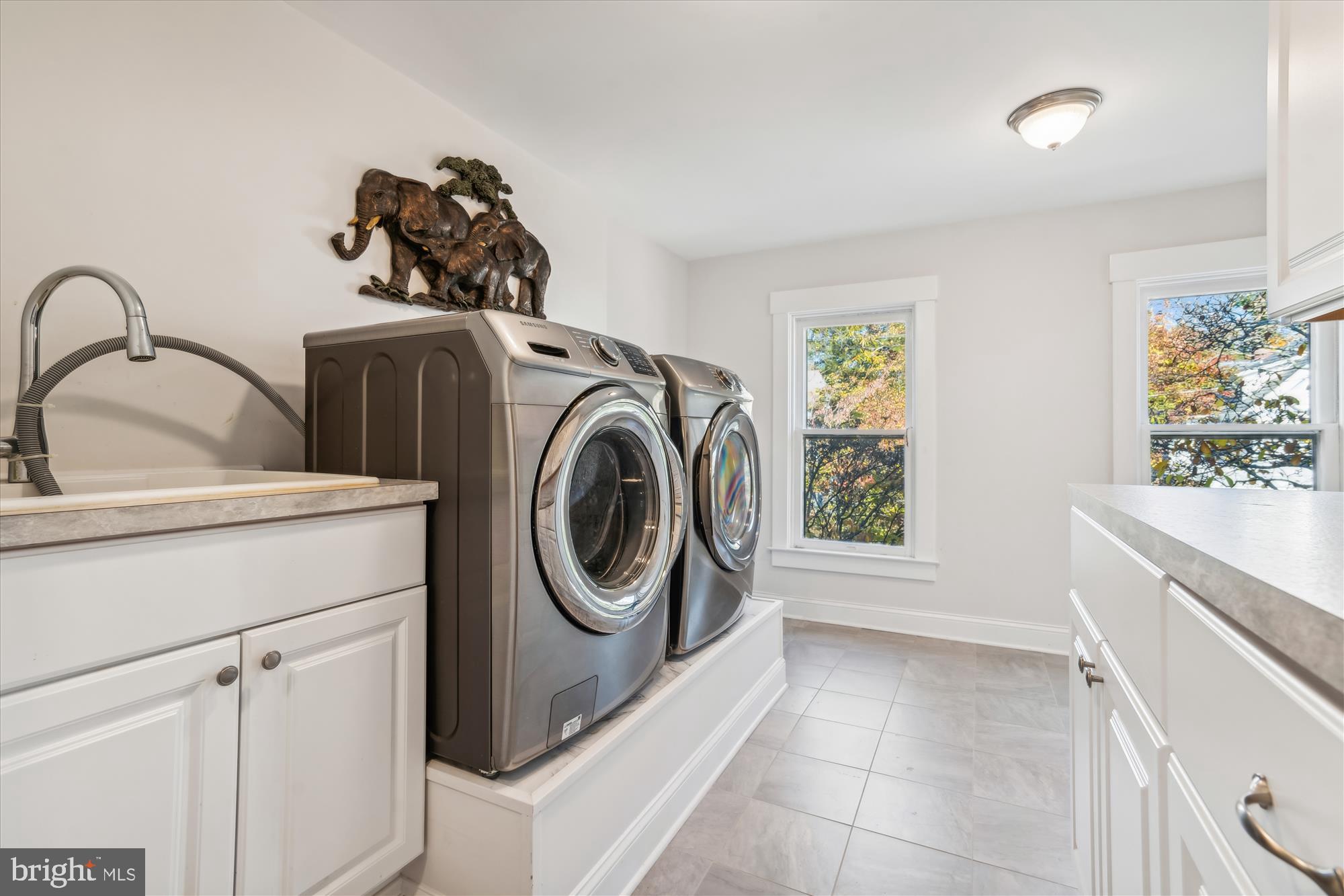 MURRAY HILL - Residential