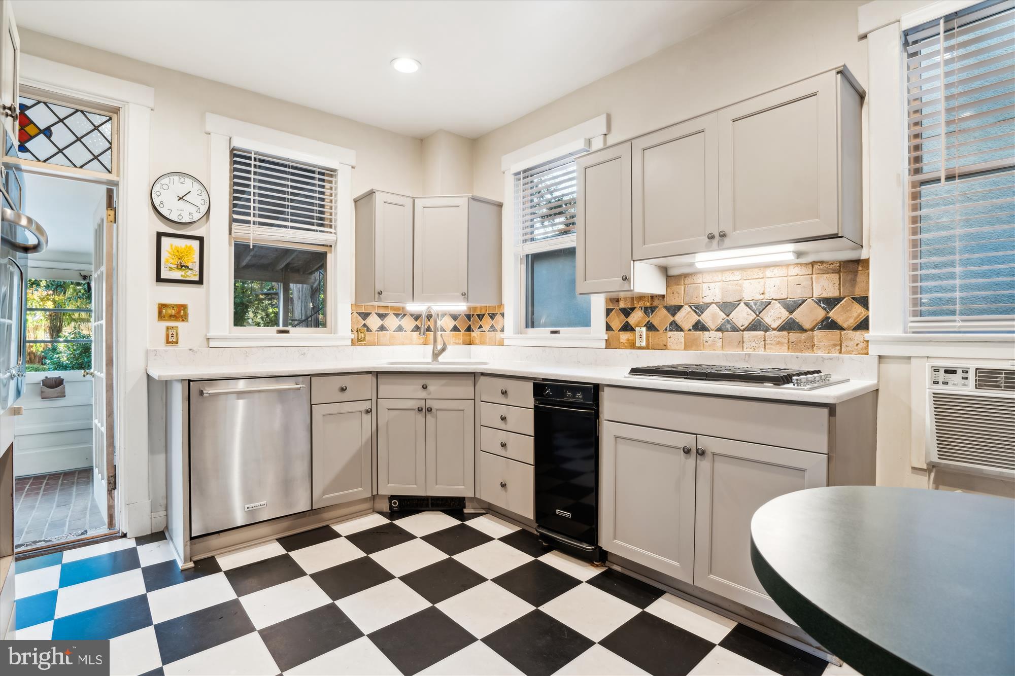 MURRAY HILL - Residential