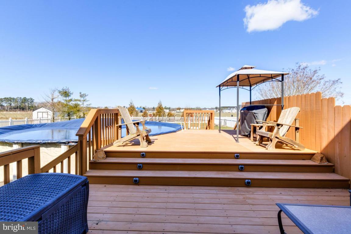 EAST FIELD - Residential