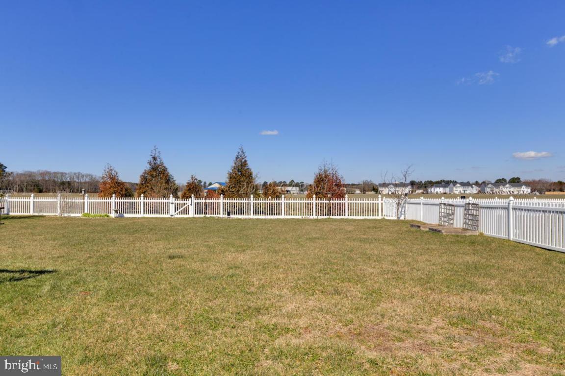 EAST FIELD - Residential