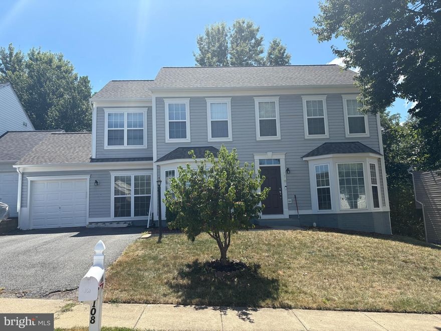 Single Family Home in Southbridge, 2 Lvl/4 rooms/2.5 bath with many upgrade  Fresh paint/new roof 2024/water heater 2024/ Stainless steel appliances 2025. A must see please book you showing online.