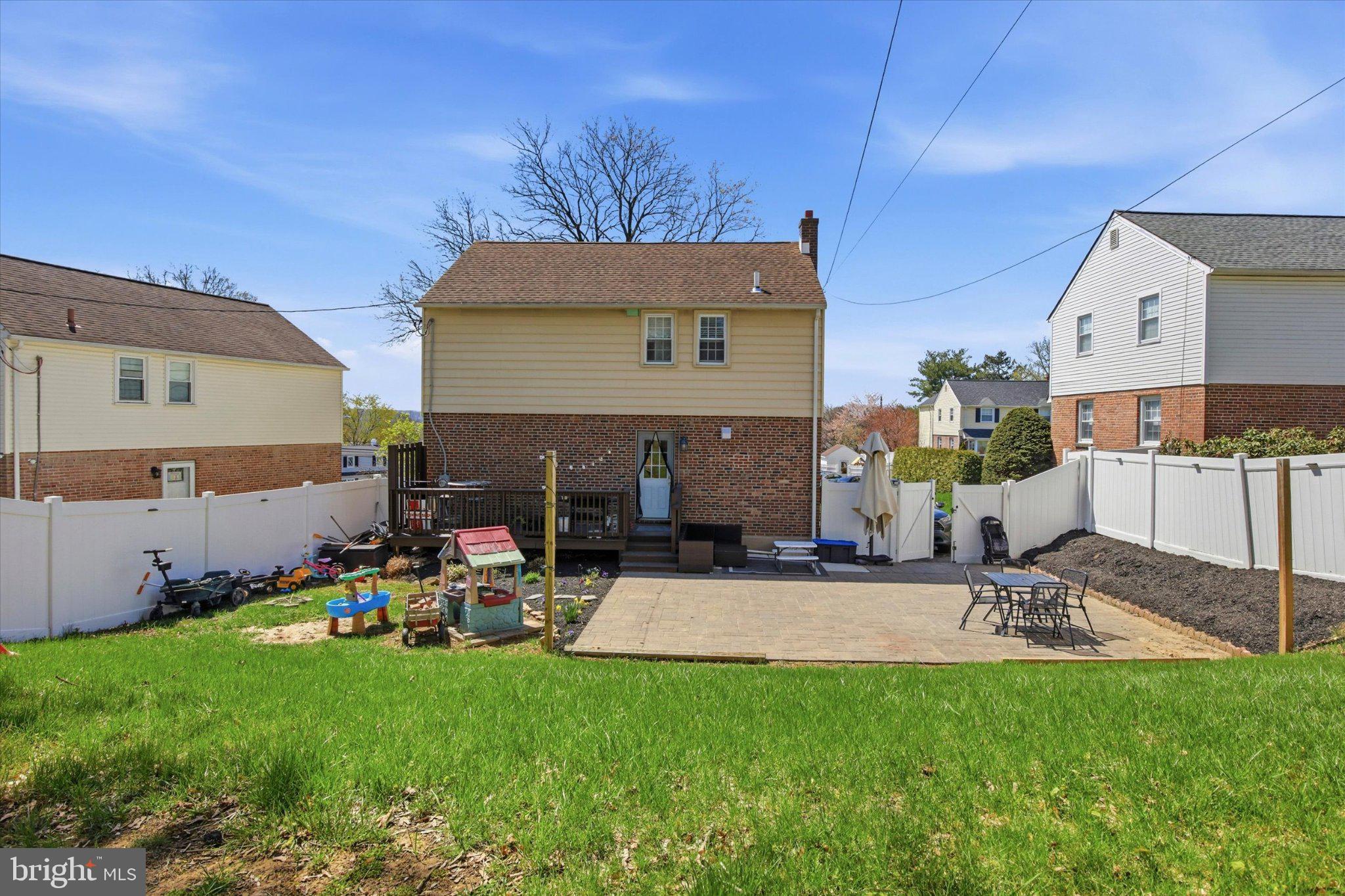 WILLOW MANOR - Residential