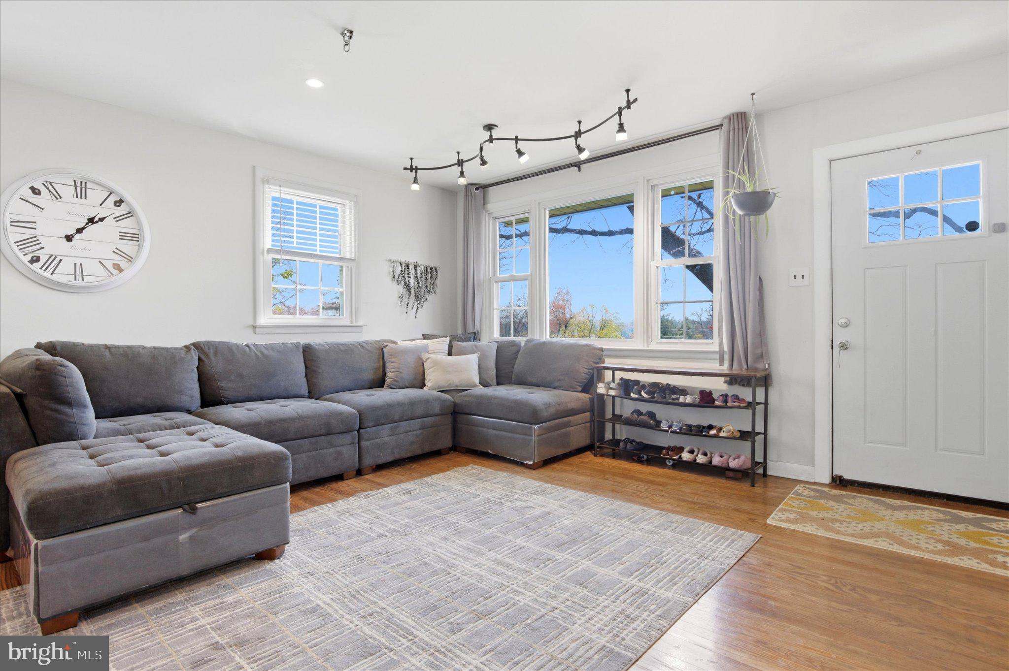 WILLOW MANOR - Residential