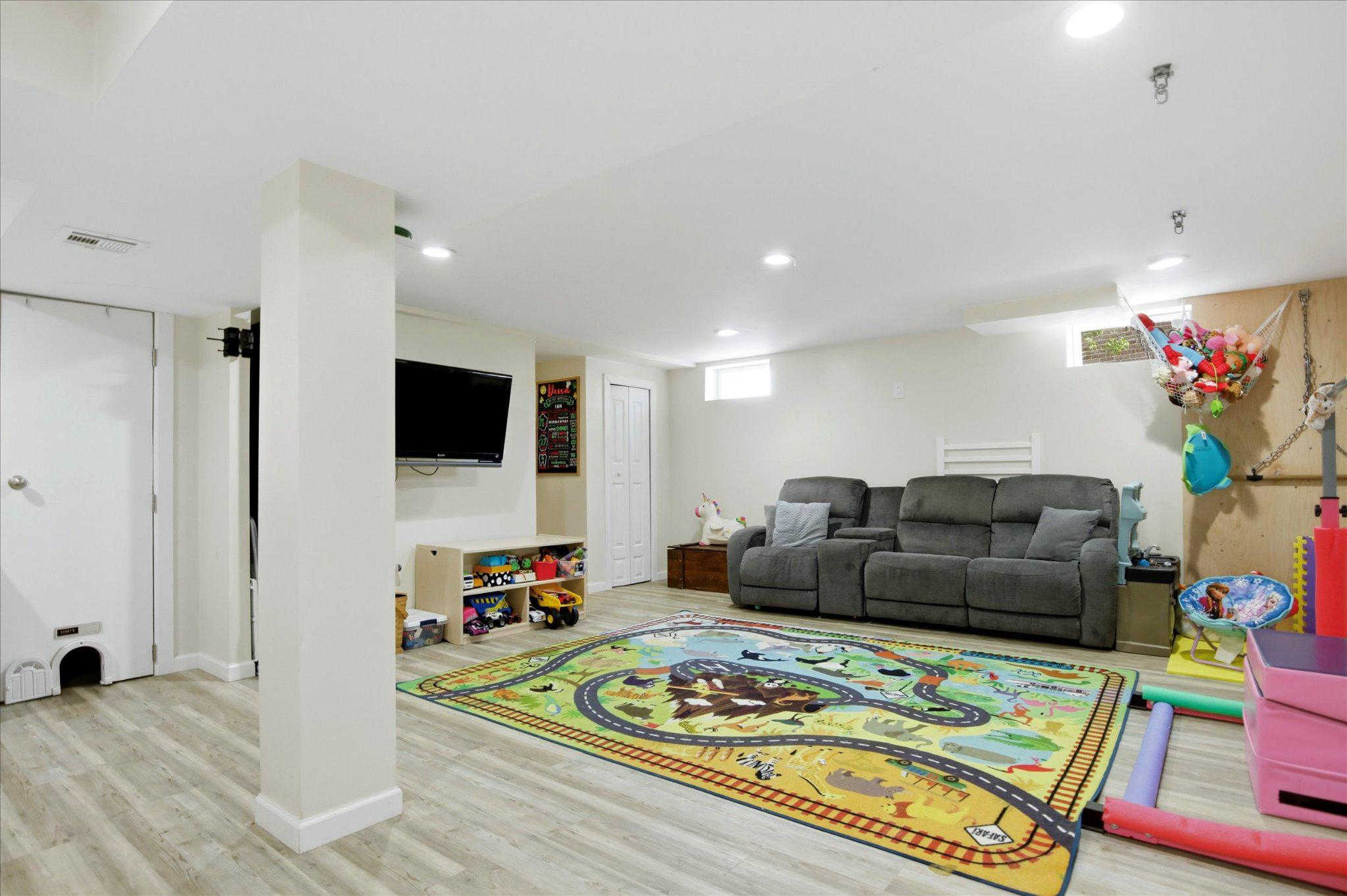 WILLOW MANOR - Residential