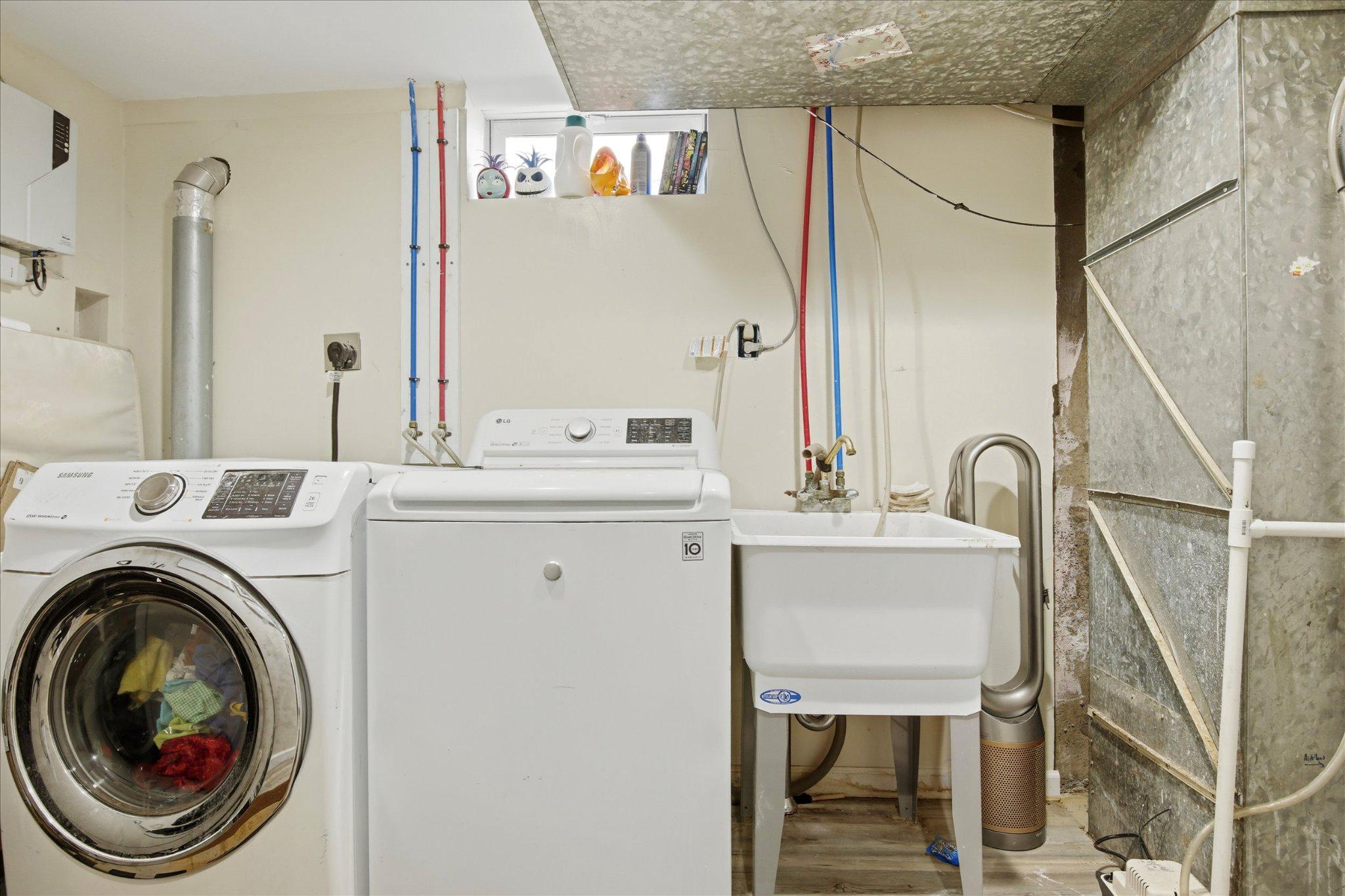 WILLOW MANOR - Residential