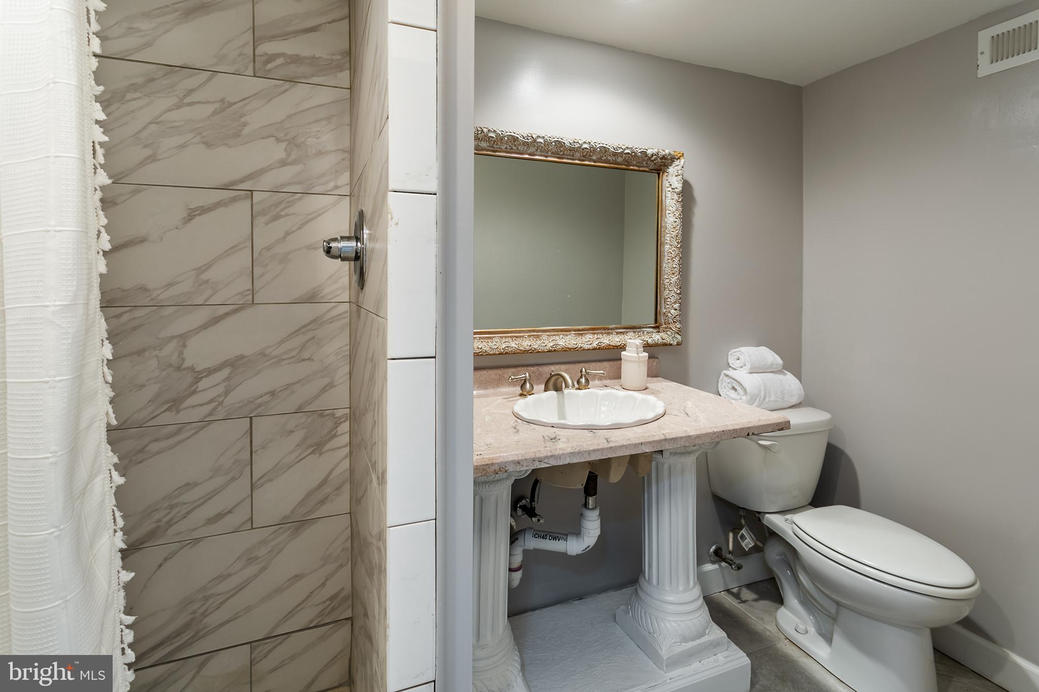 HIGHLANDTOWN - Residential