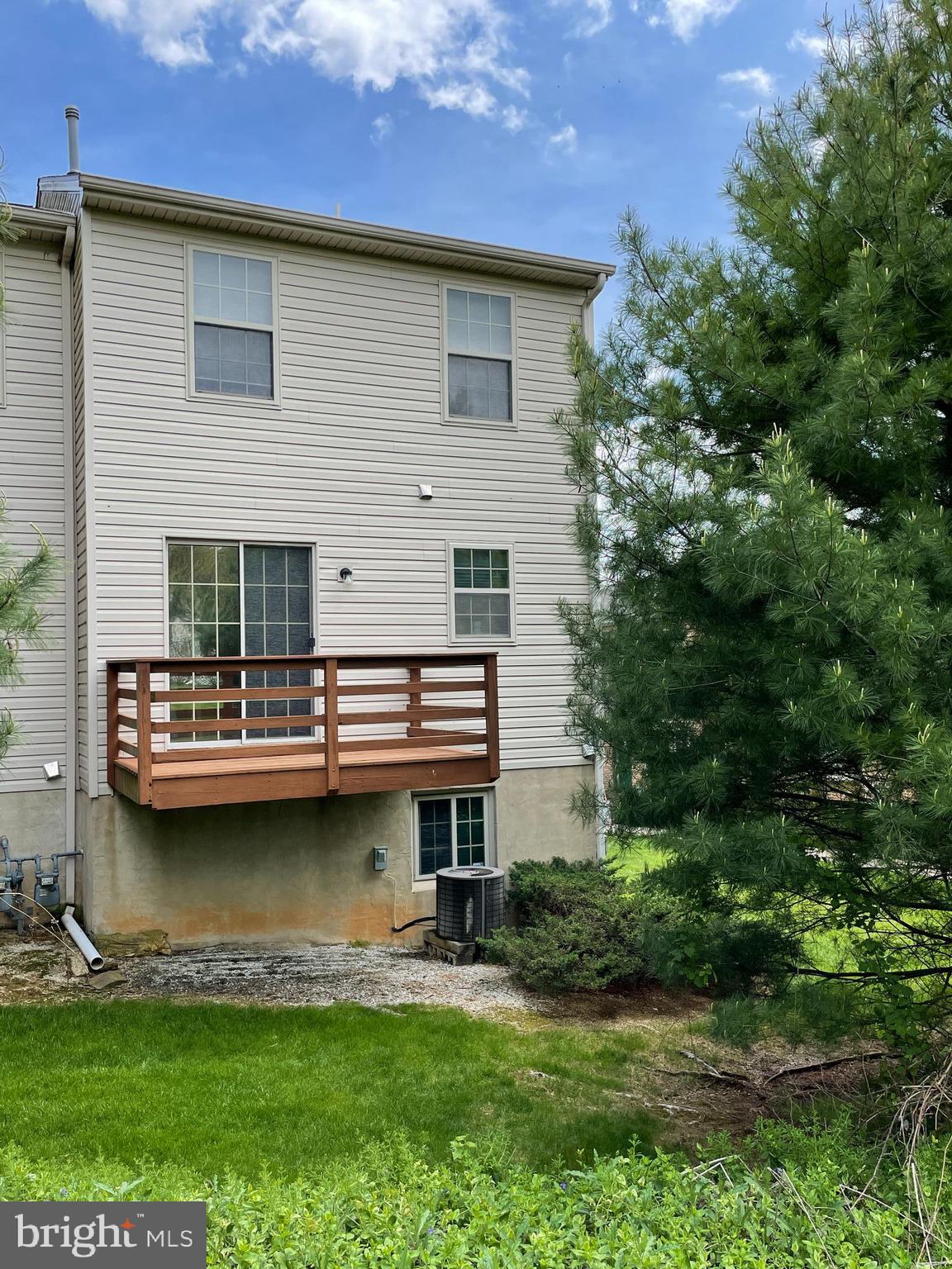 COUNTRY CLUB COMMONS - Residential