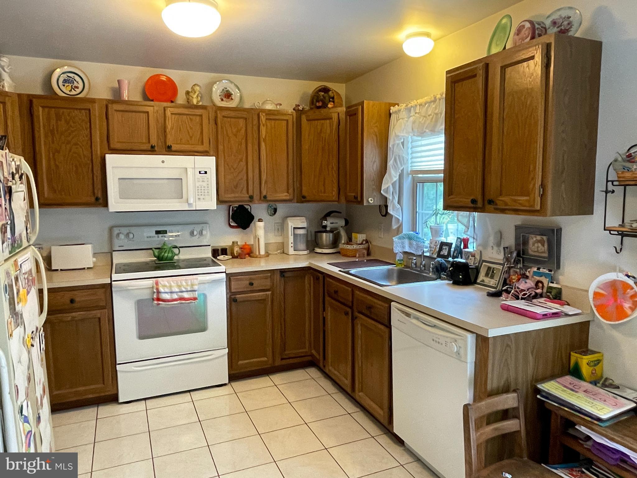 COUNTRY CLUB COMMONS - Residential