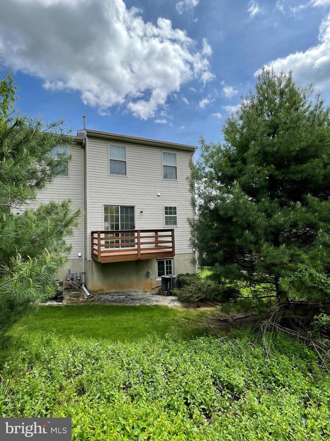 COUNTRY CLUB COMMONS - Residential