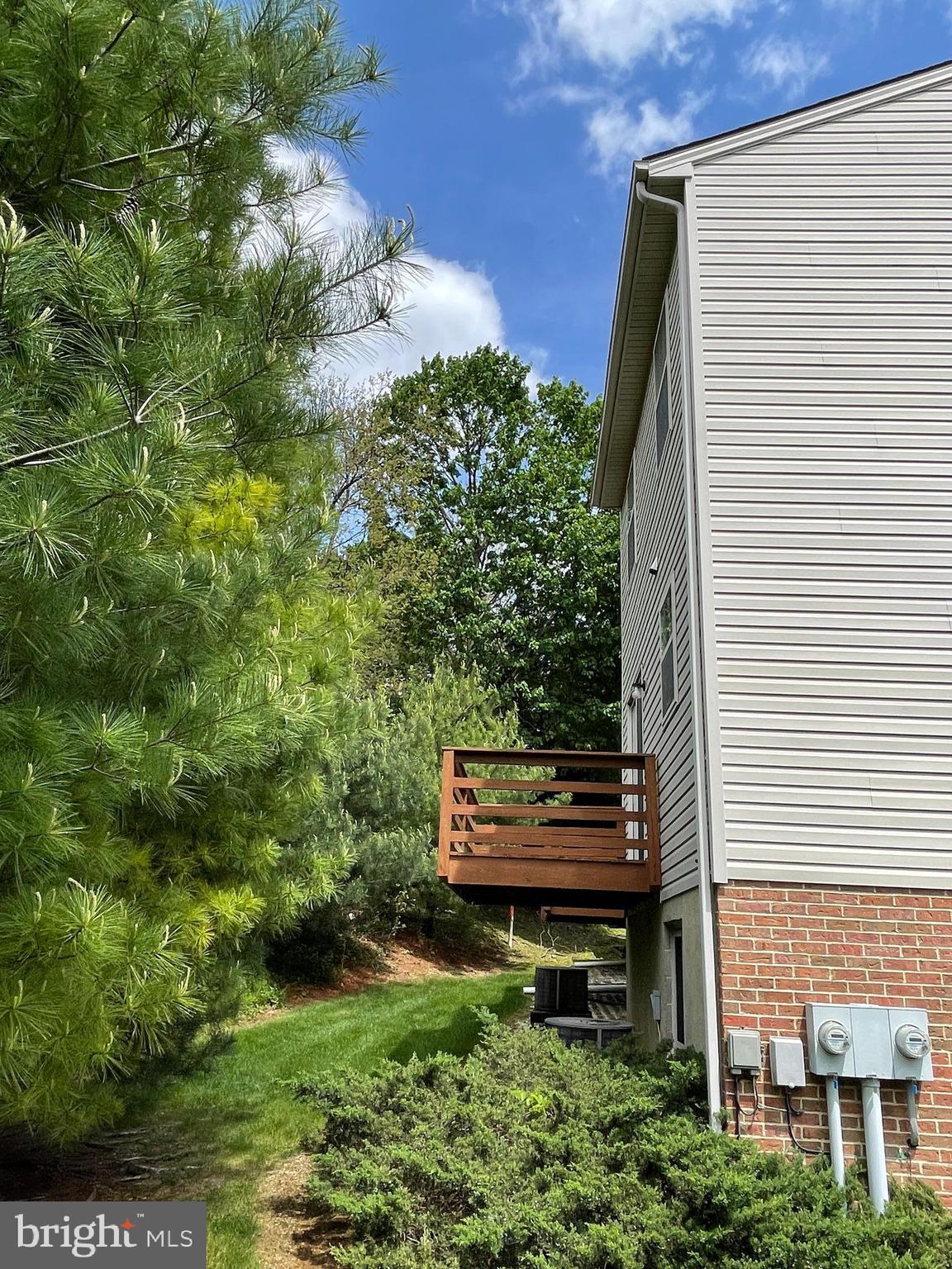 COUNTRY CLUB COMMONS - Residential