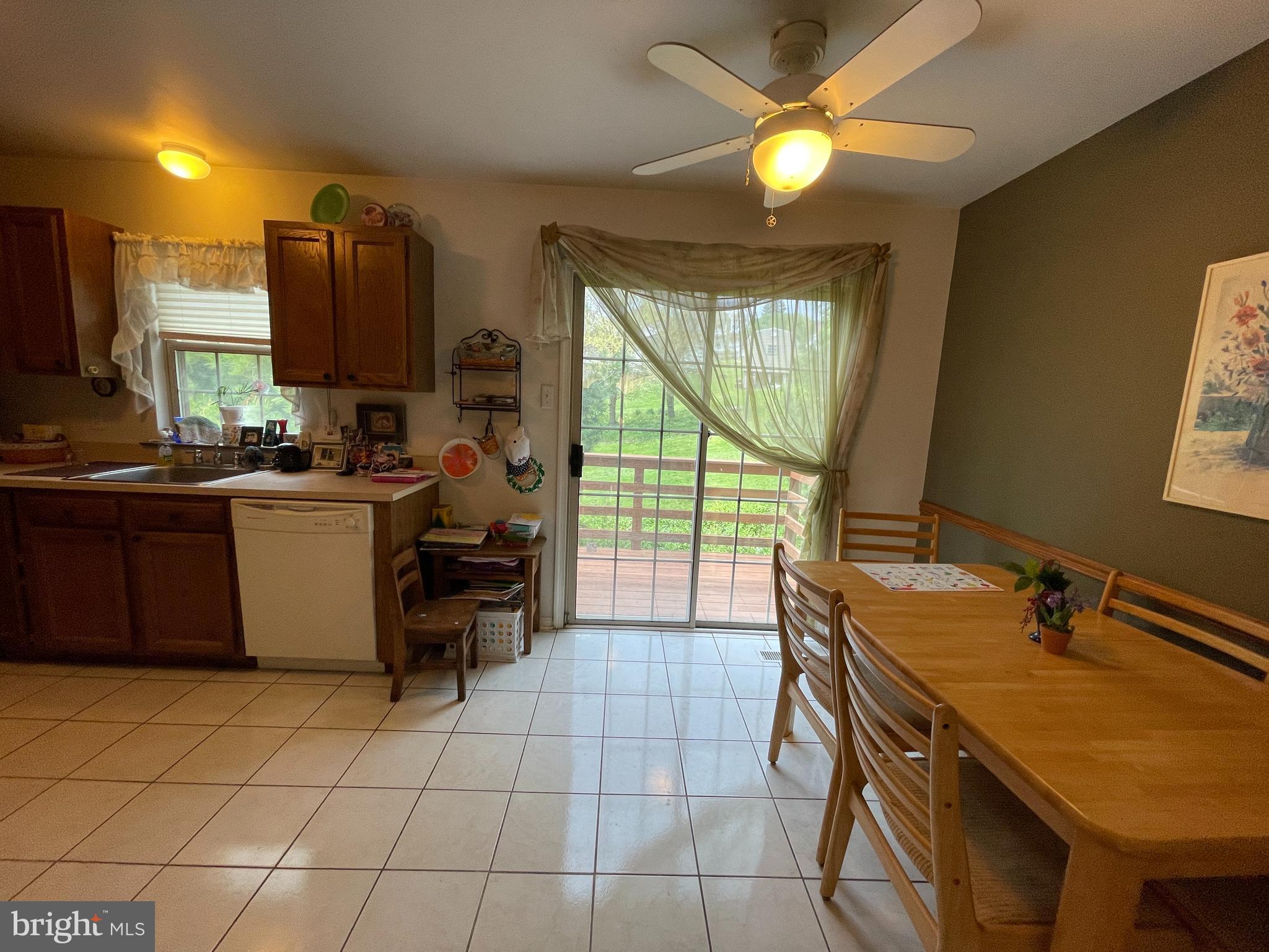 COUNTRY CLUB COMMONS - Residential