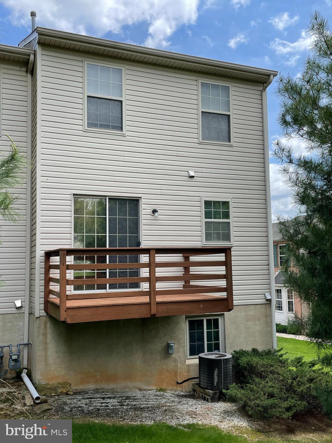 COUNTRY CLUB COMMONS - Residential