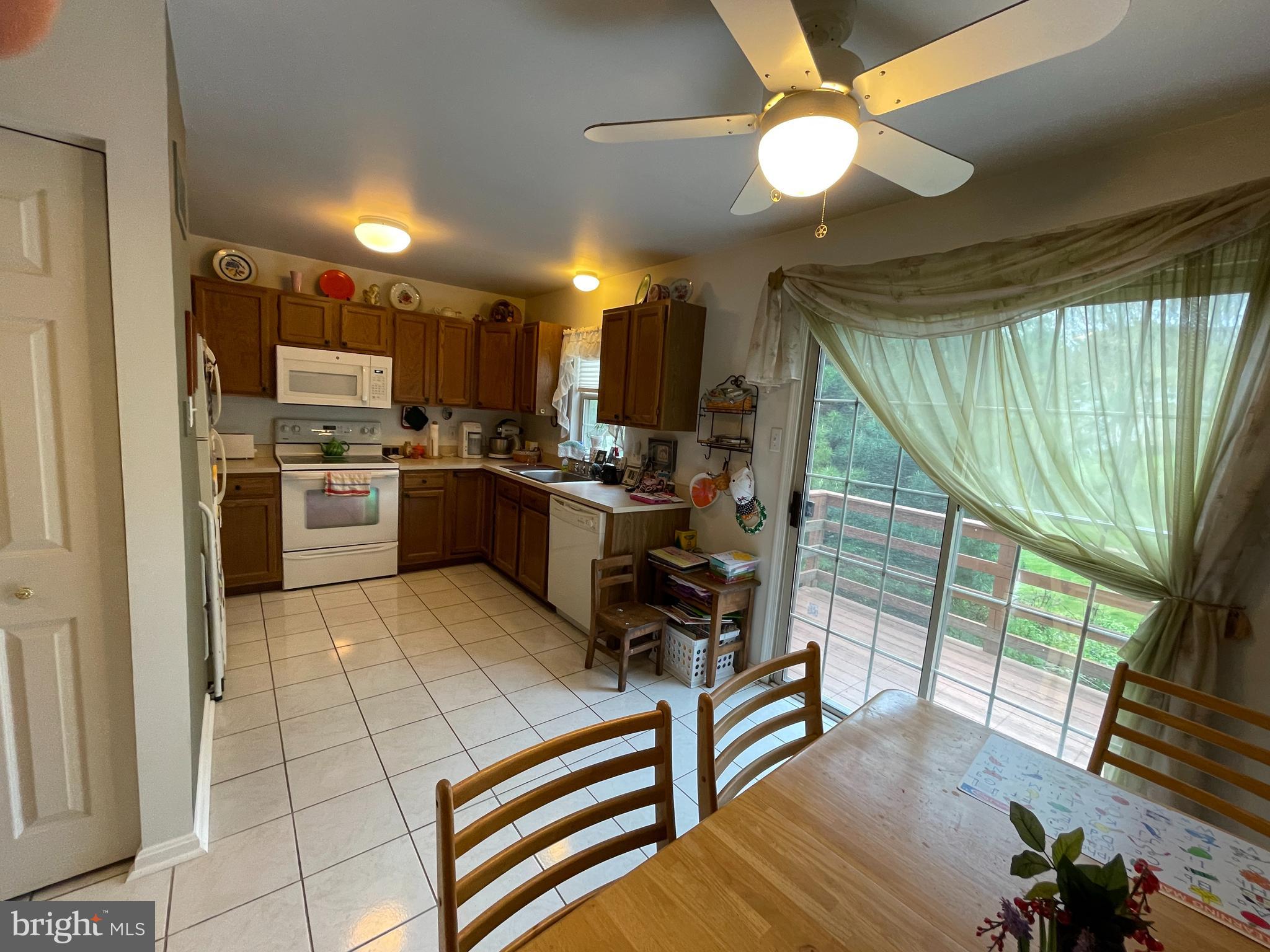 COUNTRY CLUB COMMONS - Residential