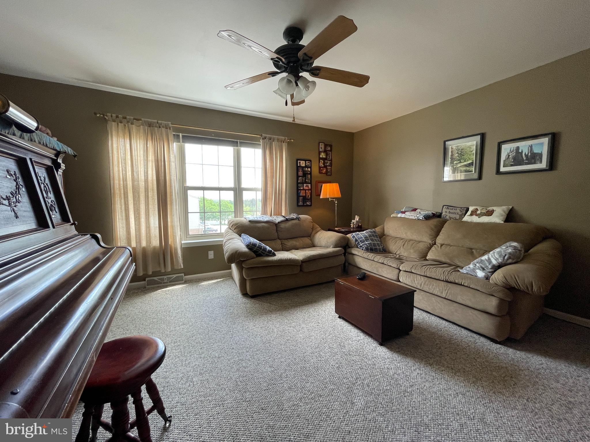 COUNTRY CLUB COMMONS - Residential