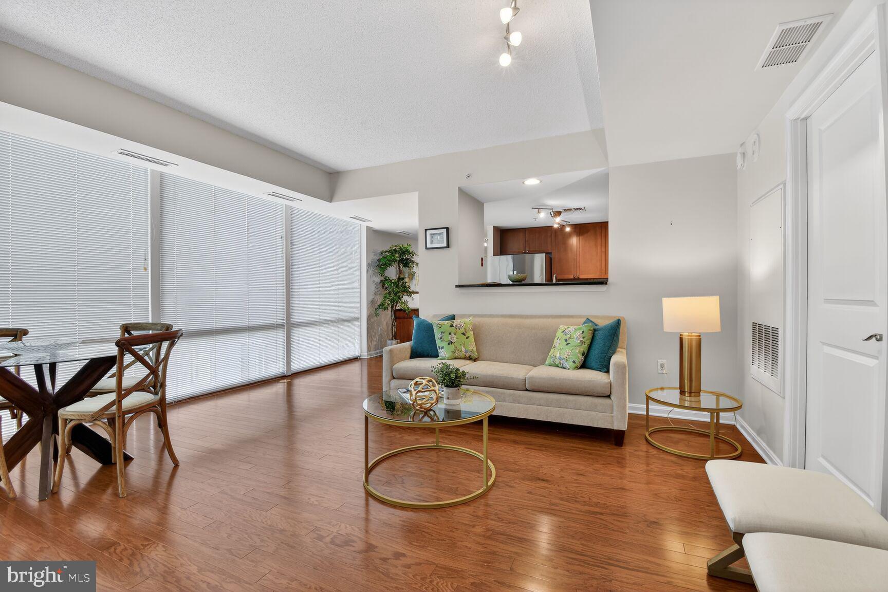 CRESCENT - Residential