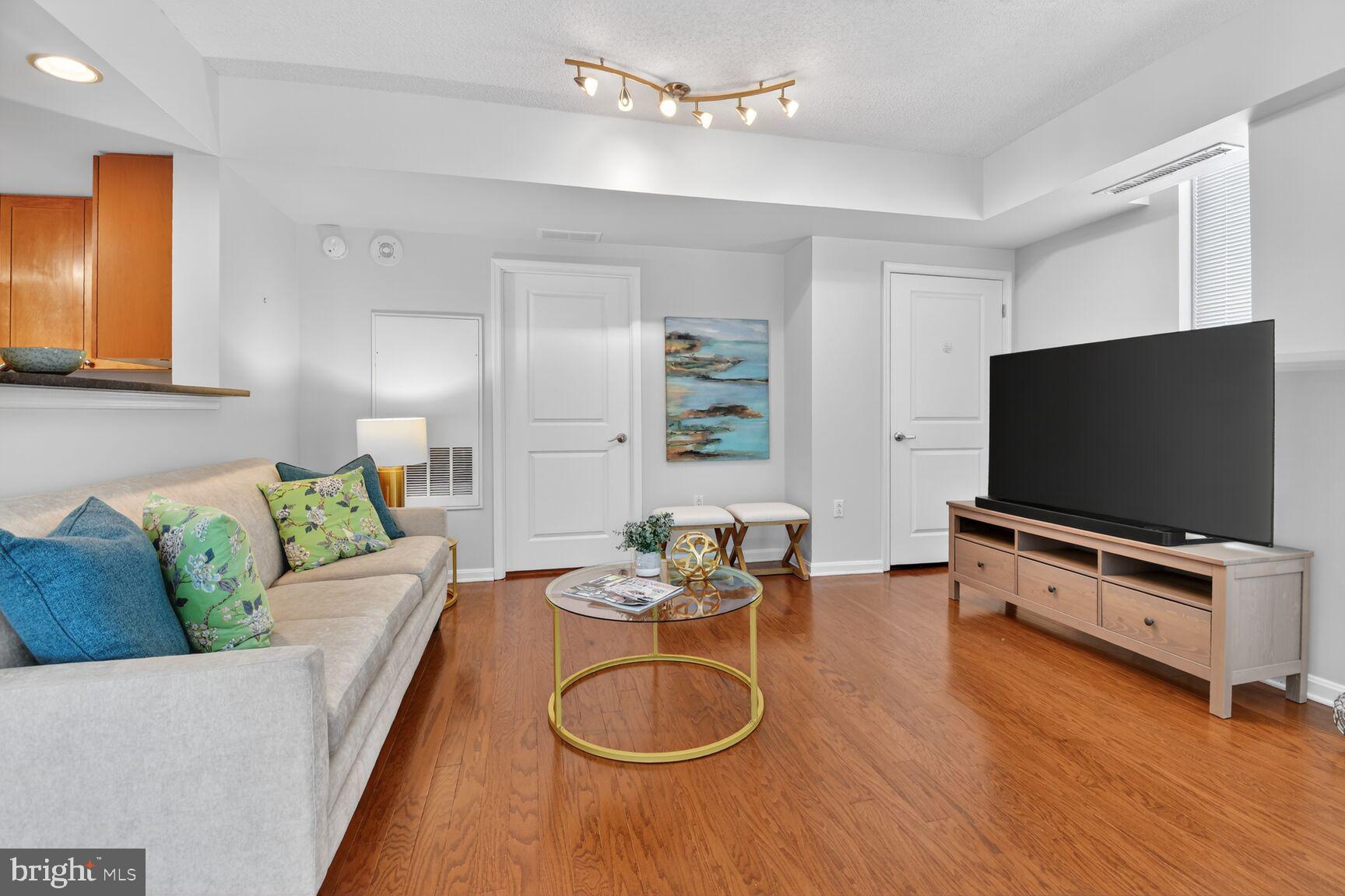 CRESCENT - Residential