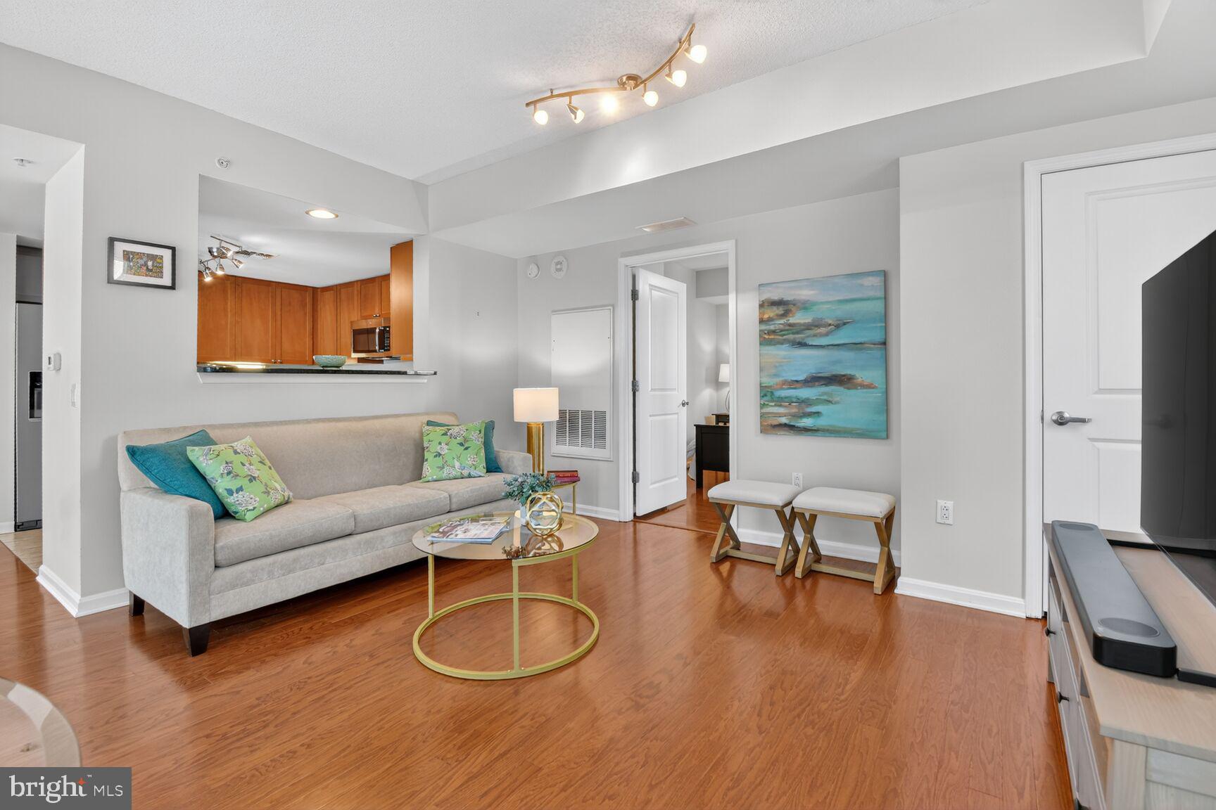 CRESCENT - Residential