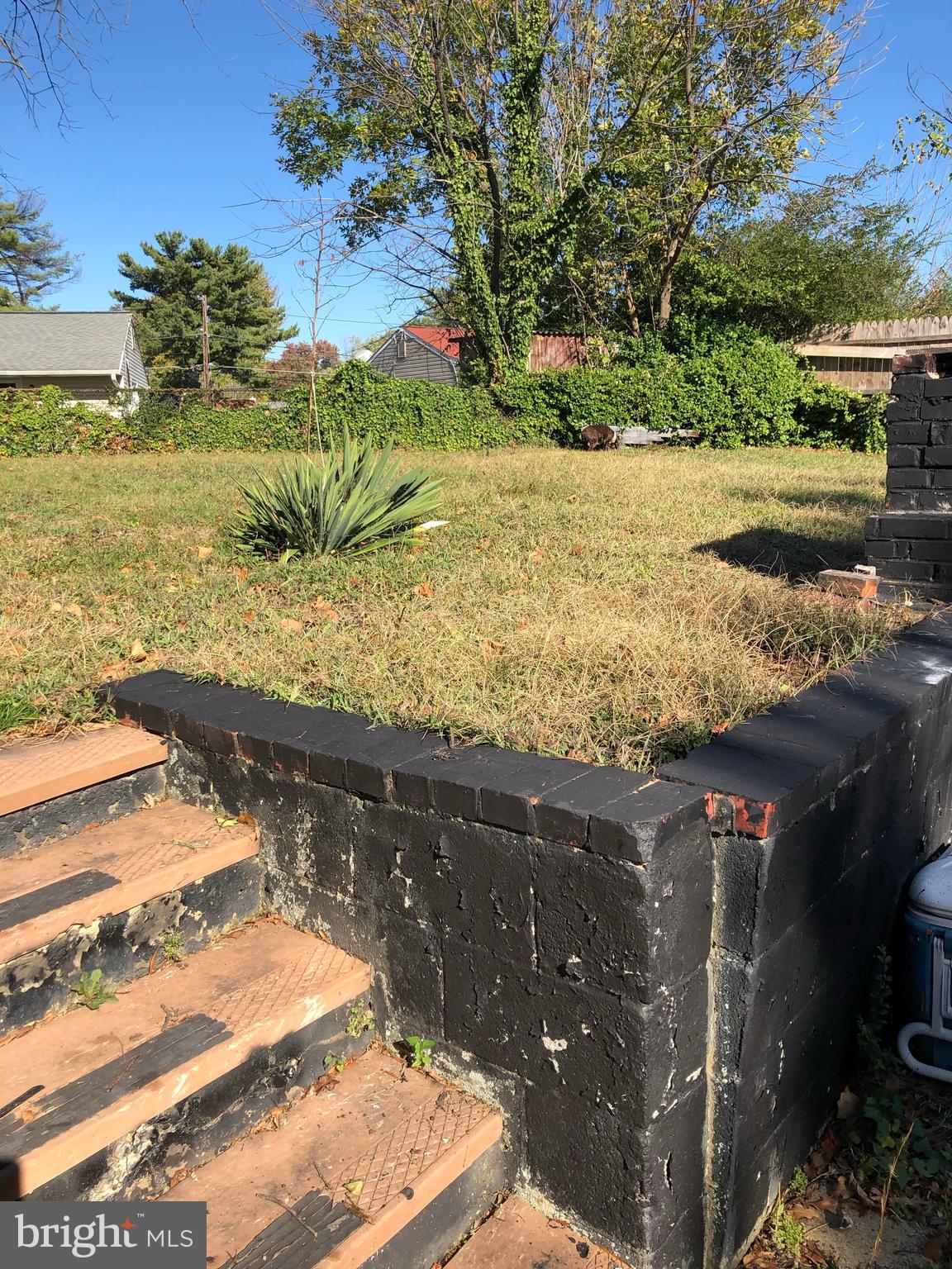 SOUTH LAWN - Residential