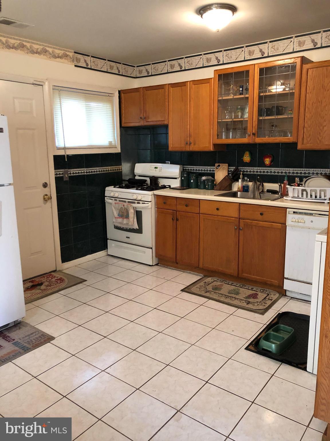 SOUTH LAWN - Residential