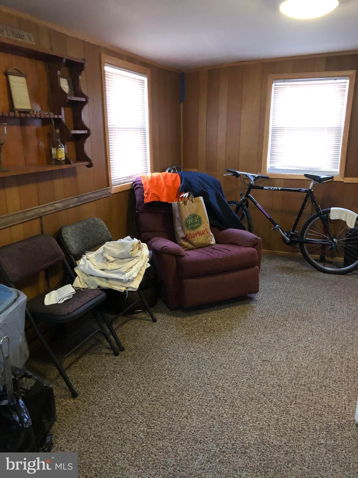 SOUTH LAWN - Residential