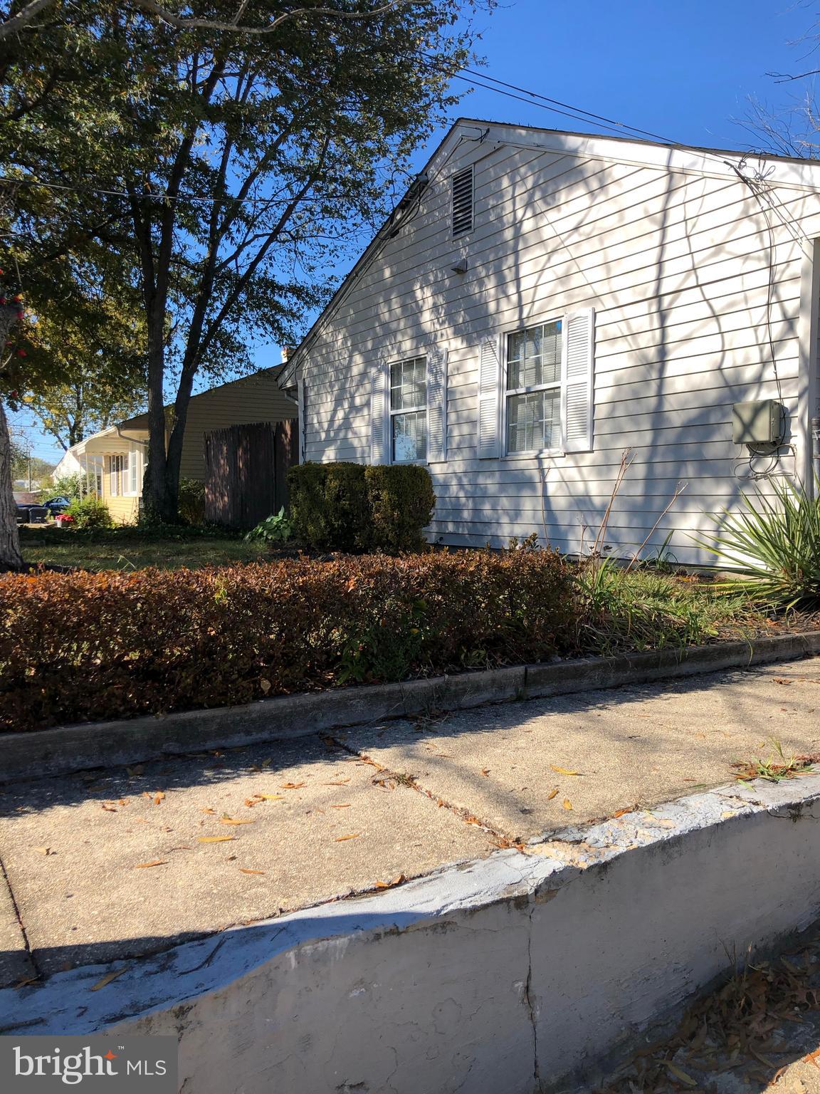 SOUTH LAWN - Residential