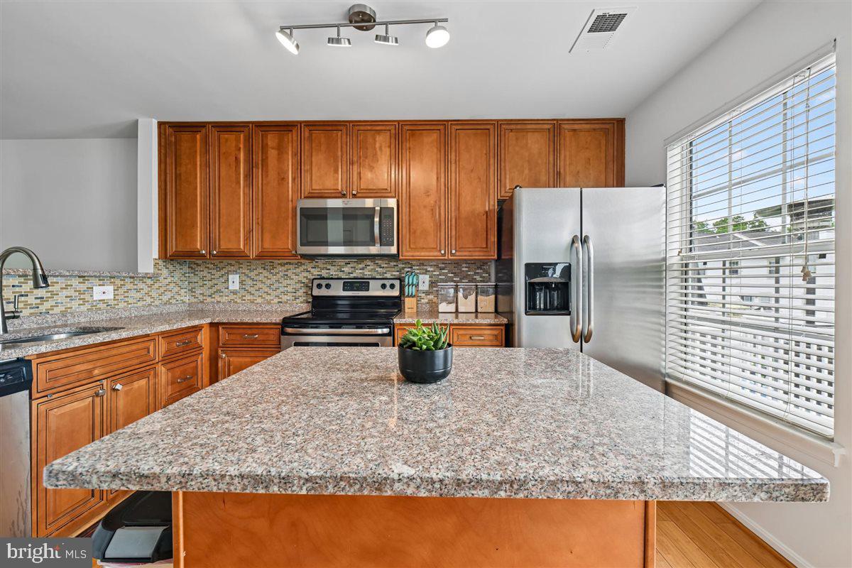 CEDAR GROVE AT CROFTON - Residential