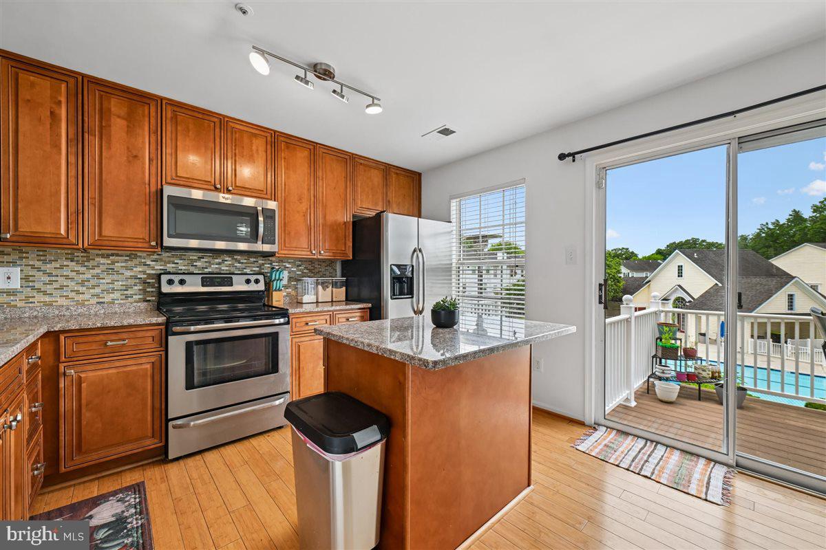 CEDAR GROVE AT CROFTON - Residential