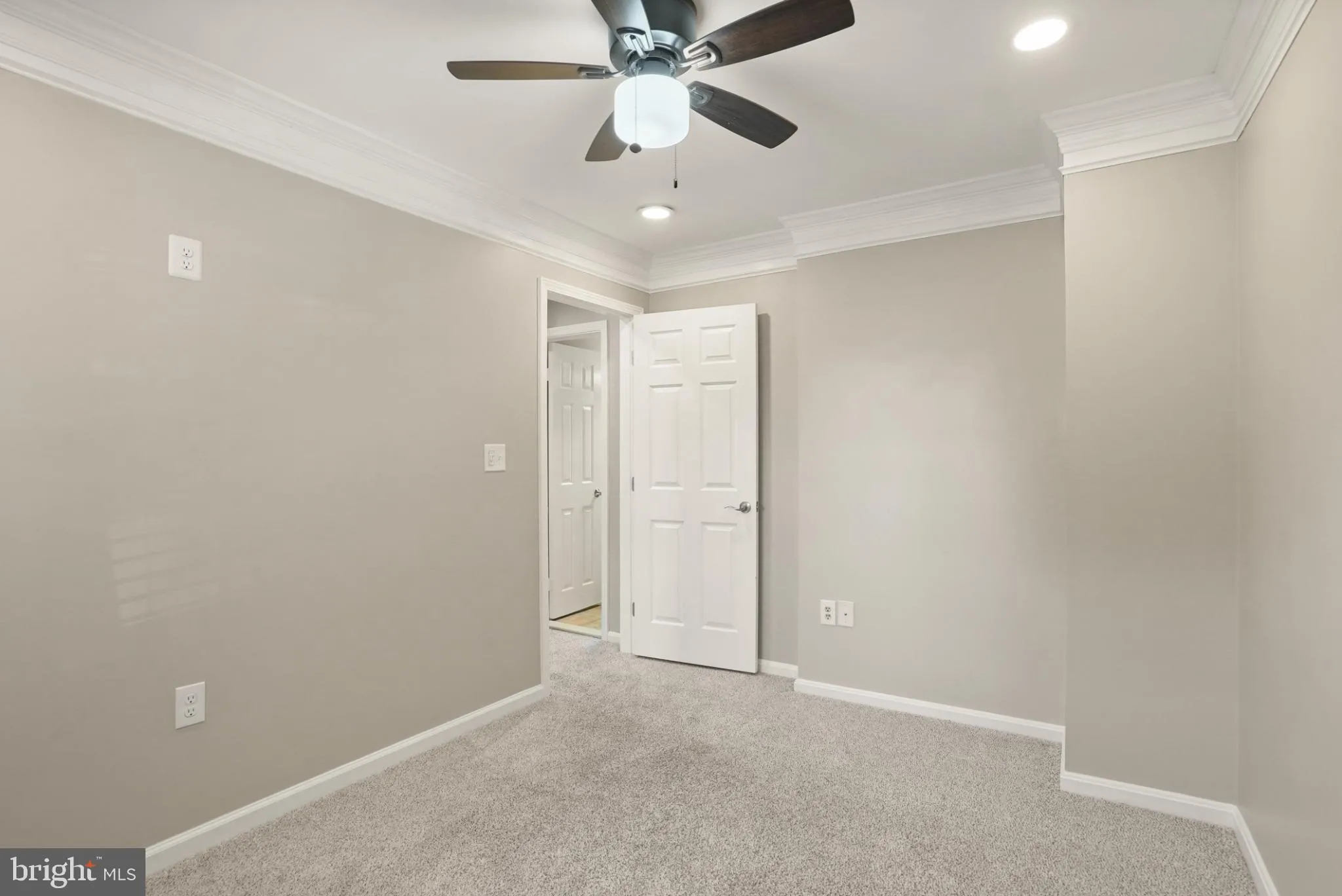 Haymarket, Virginia 20169, United States, 4 Bedrooms Bedrooms, ,4 BathroomsBathrooms,Residential,Pending,200906