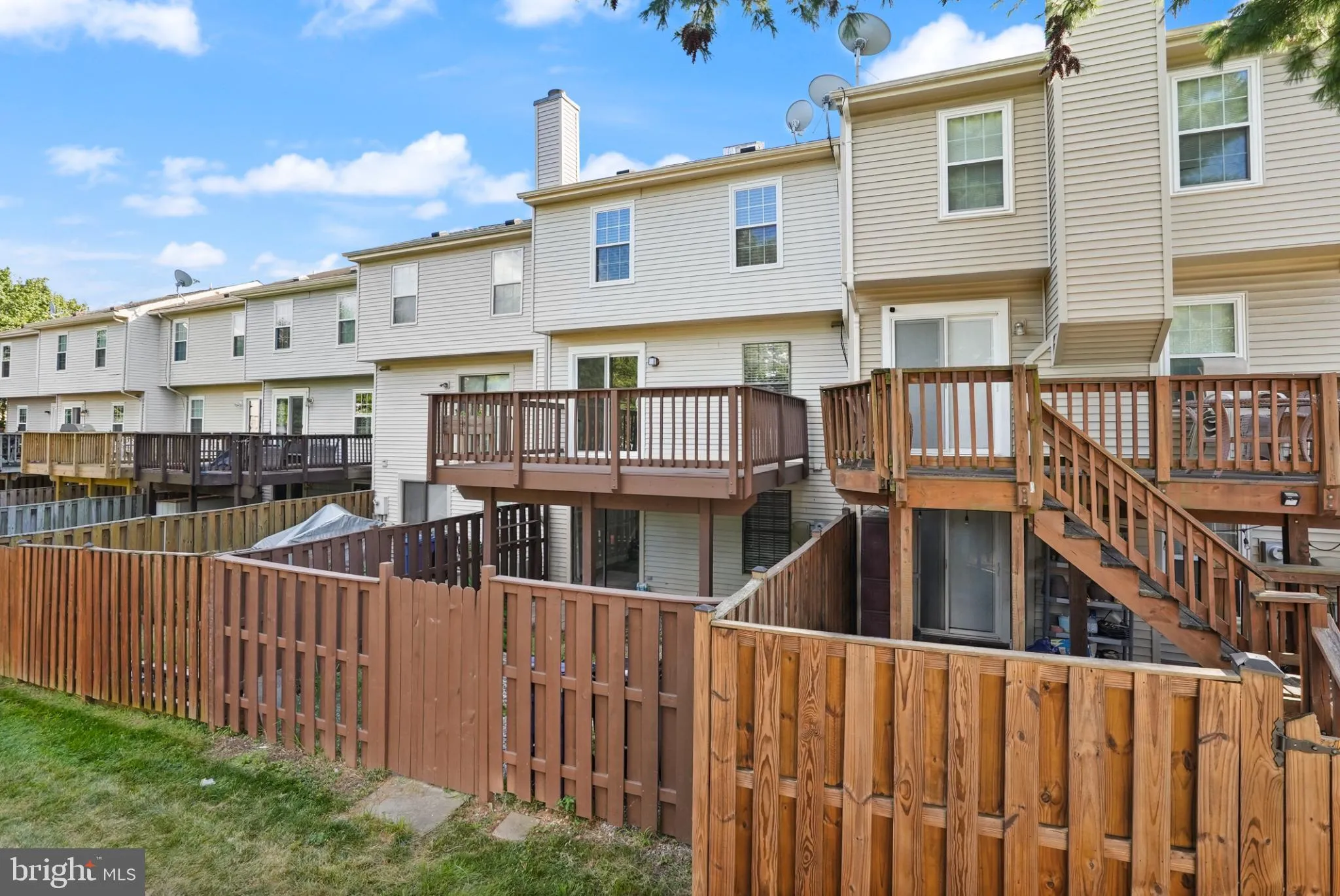 Haymarket, Virginia 20169, United States, 4 Bedrooms Bedrooms, ,4 BathroomsBathrooms,Residential,Pending,200906