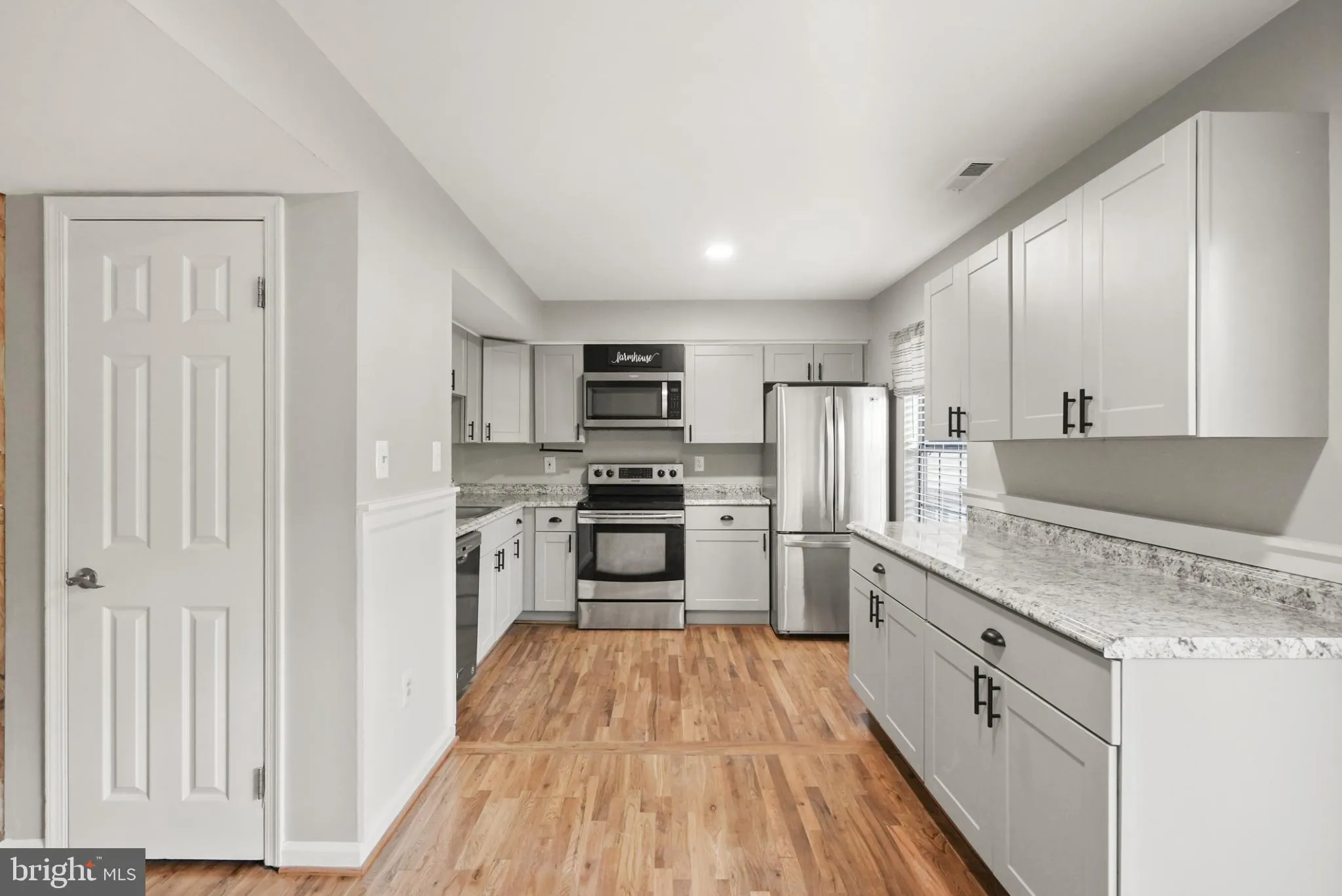 Haymarket, Virginia 20169, United States, 4 Bedrooms Bedrooms, ,4 BathroomsBathrooms,Residential,Pending,200906