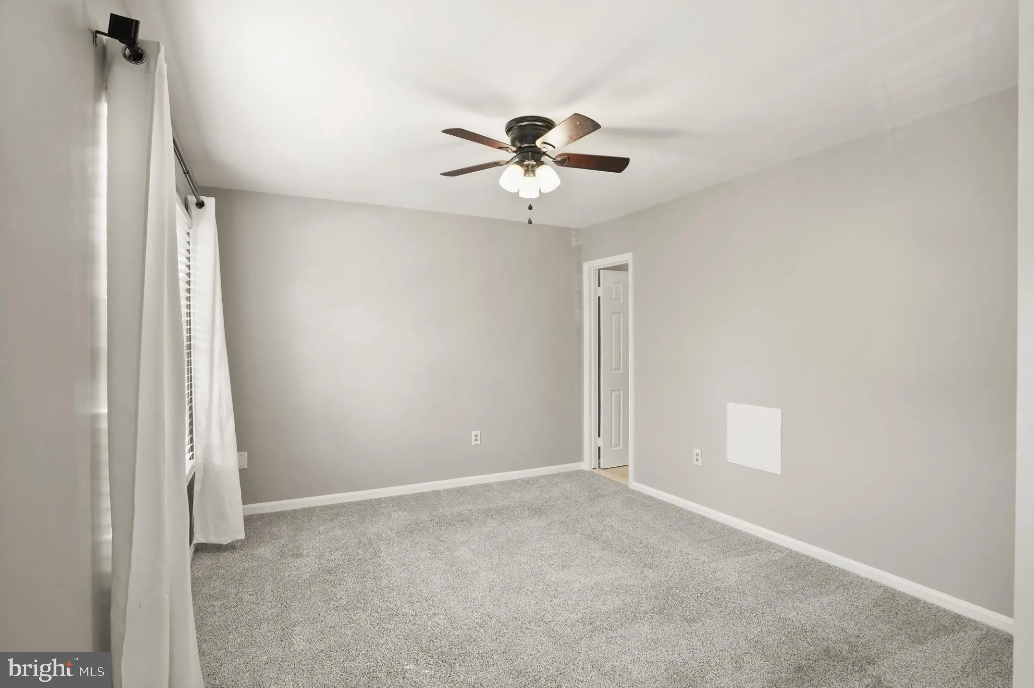 Haymarket, Virginia 20169, United States, 4 Bedrooms Bedrooms, ,4 BathroomsBathrooms,Residential,Pending,200906