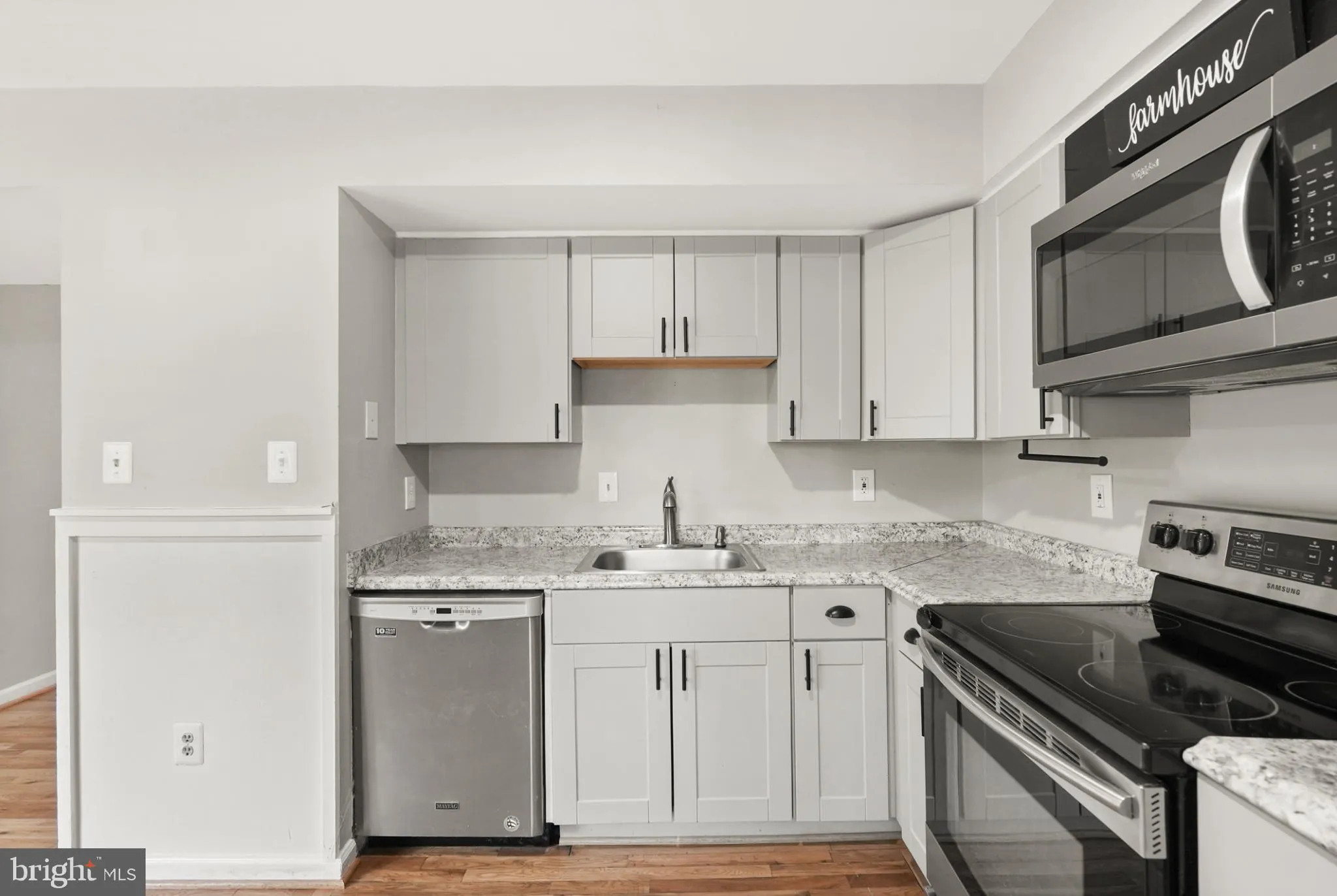 Haymarket, Virginia 20169, United States, 4 Bedrooms Bedrooms, ,4 BathroomsBathrooms,Residential,Pending,200906