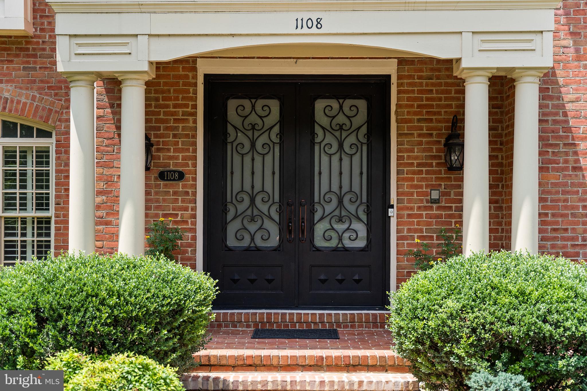 1108 HOBNAIL COURT