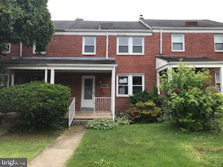 Great opportunity to own this townhouse in Northwood. Conveniently located close to main roads, schools and hospital. This townhouse has traditional layout, and features finished basement with bar, hardwood floors and updated kitchen and a generous fenced yard.