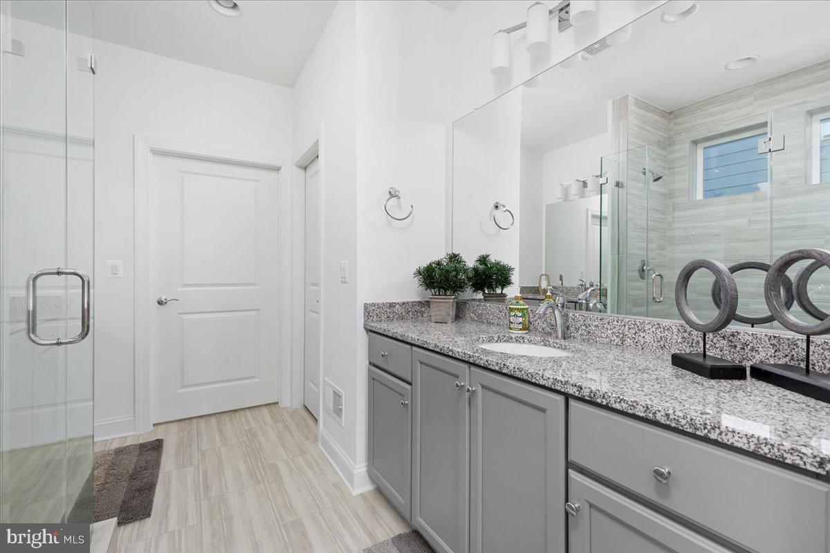 SHENANDOAH, LAKE FREDERICK - Residential