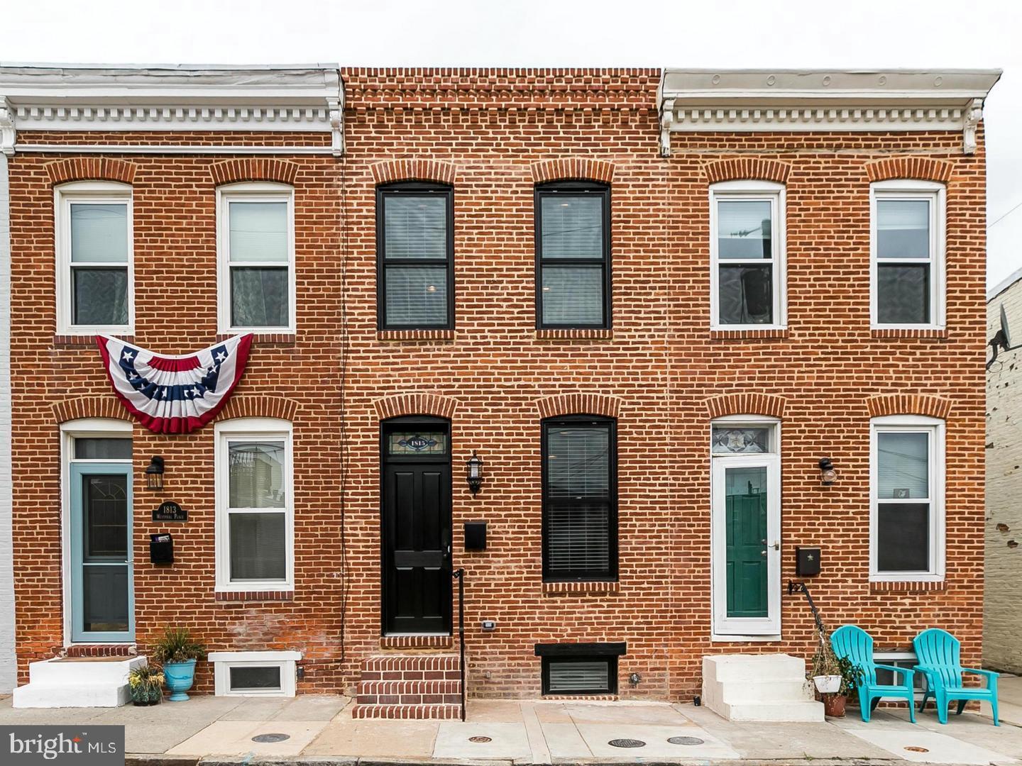 FANTASTIC 3 BEDROOM 3 BA HOME WITH PARKING, GOURMET KITCHEN, ROOF DECK, LOCATED IN THE HEART OF FEDERAL HILL. SCHEDULE YOUR APPOINTMENT TODAY