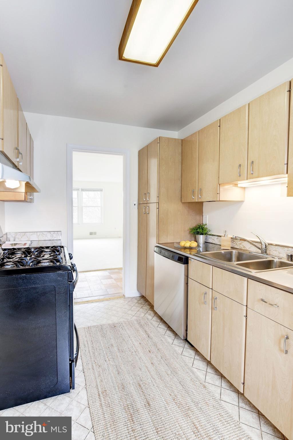 WOODLEY GARDENS COOP - Residential