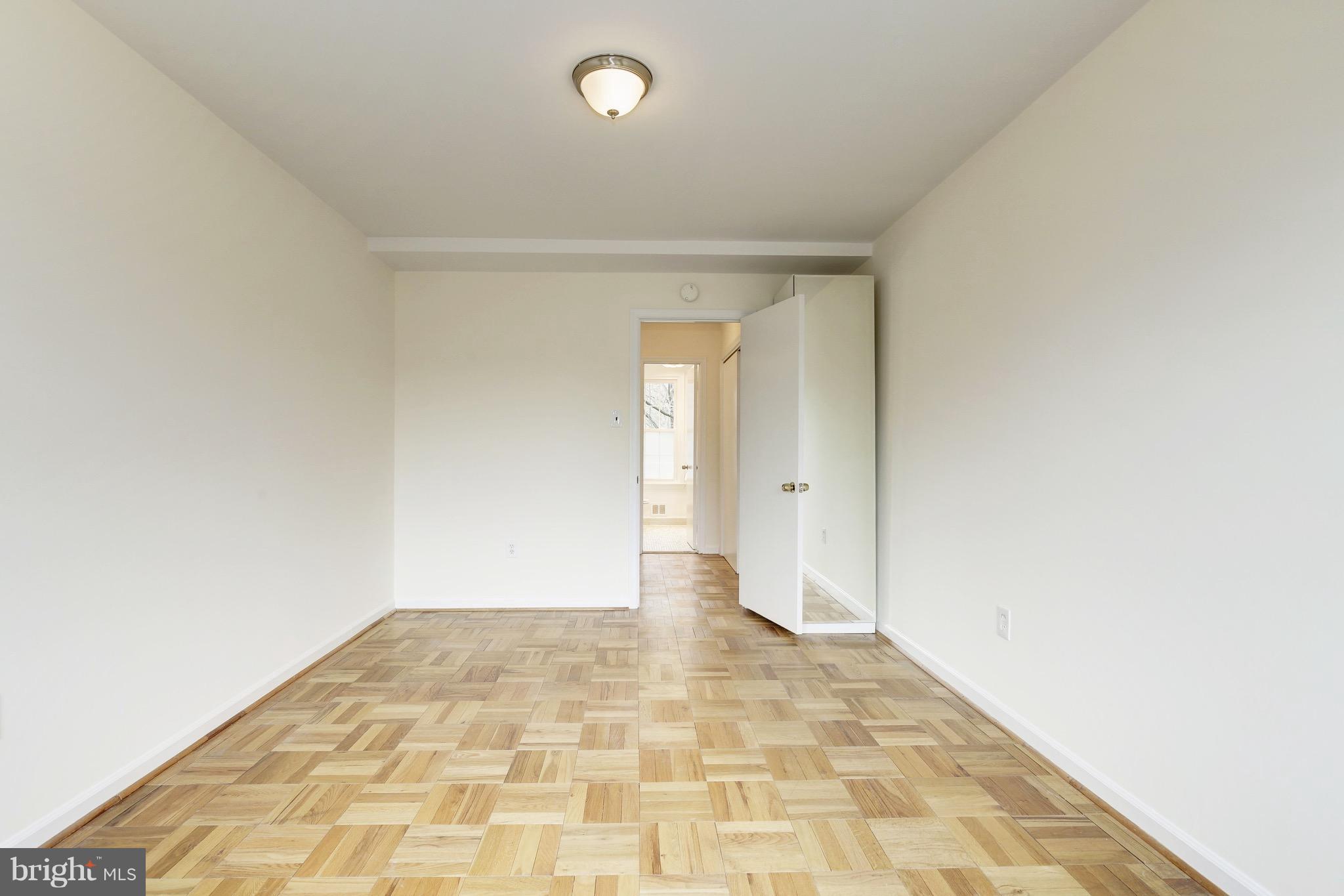 WOODLEY GARDENS COOP - Residential