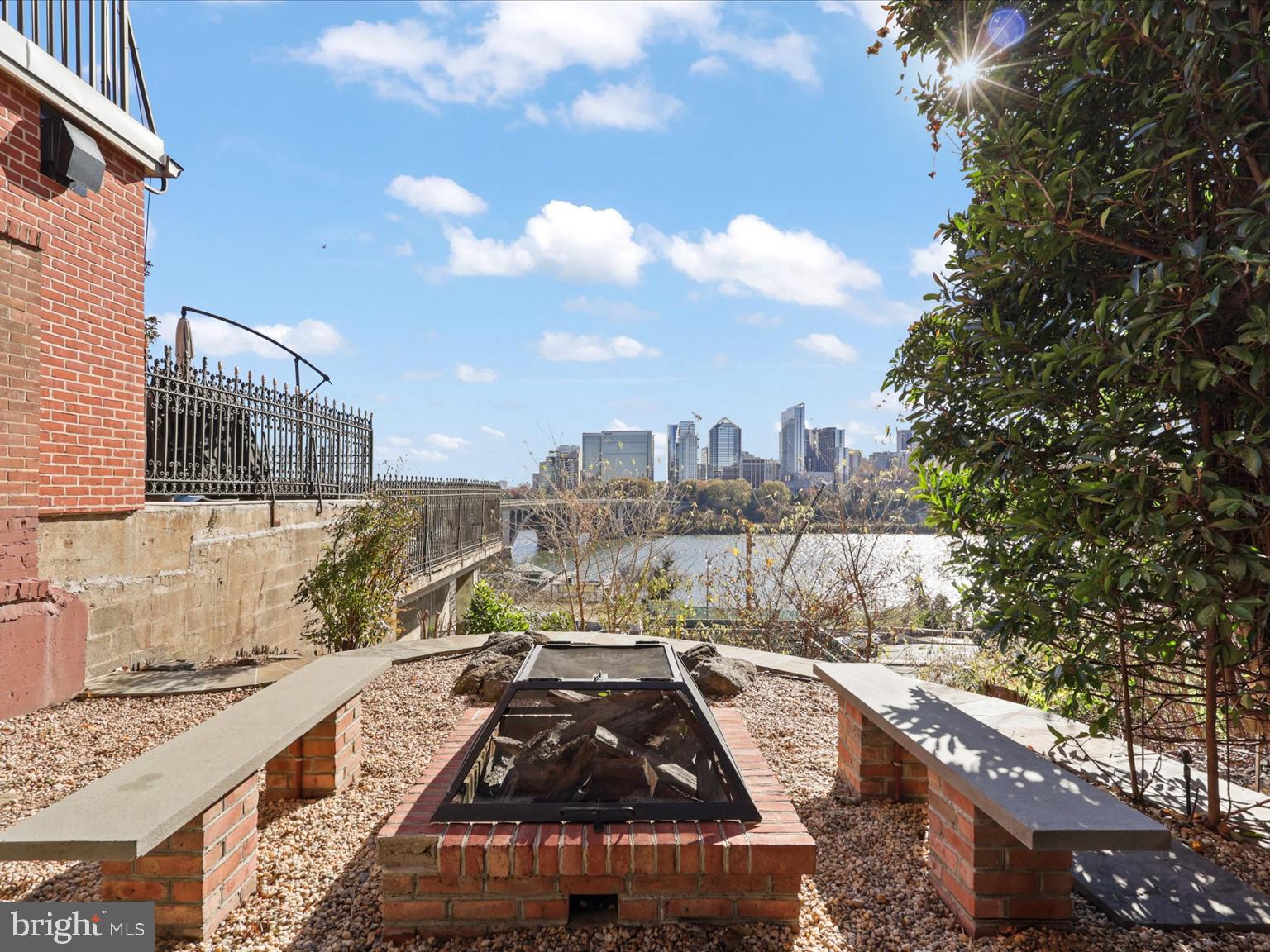 GEORGETOWN - Residential