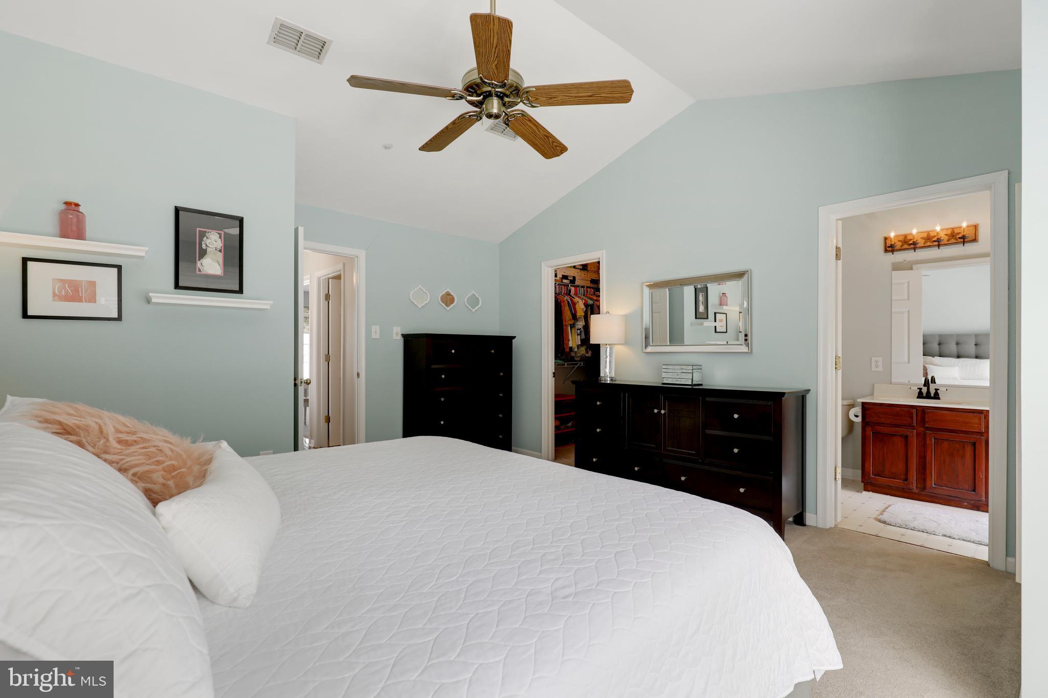 COUNTRY WALK - Residential