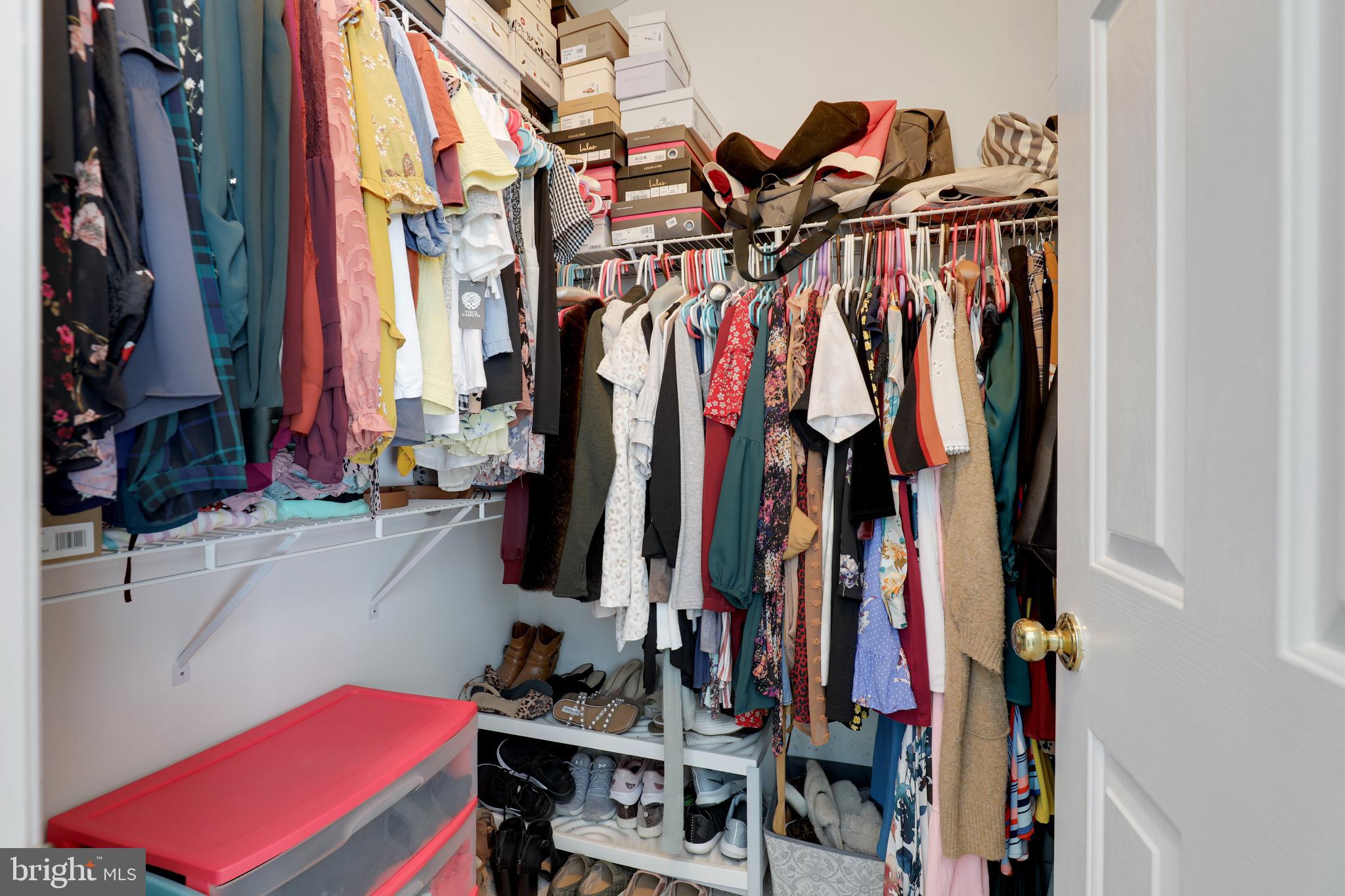 COUNTRY WALK - Residential