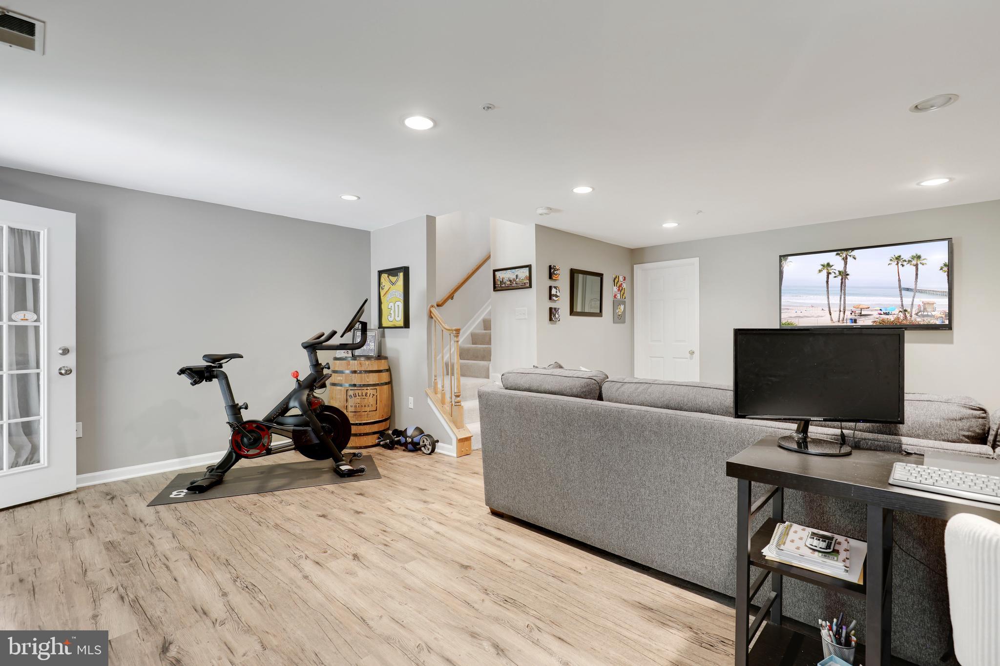 COUNTRY WALK - Residential